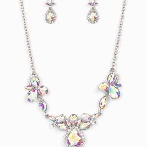 Vintage unopened beautiful Paparazzi jewelry various colors. Great condition.